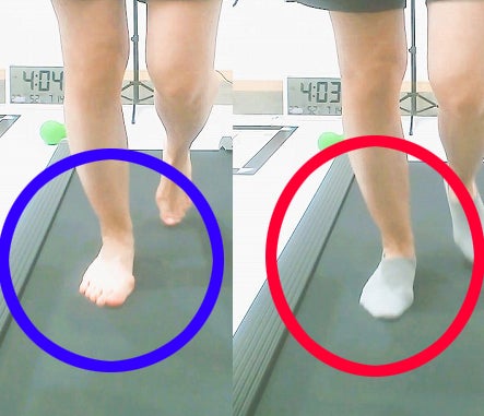 裸足と靴下、つま先の向きの違い