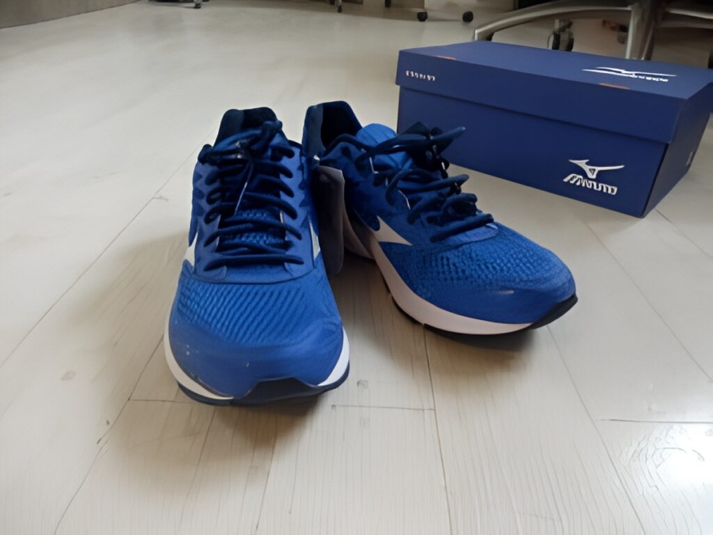 オーバーラップとアンダーラップの違いがわかるランニングシューズの靴ひも比較画像